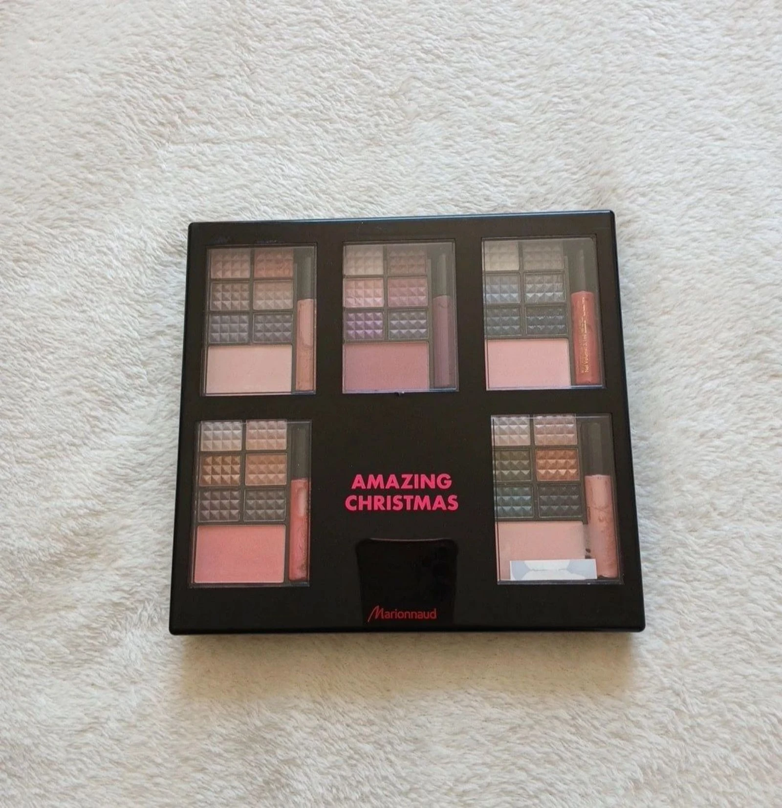 Palette de maquillage neuve sans étiquette 